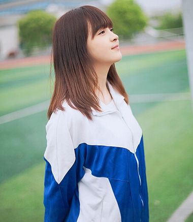 韩系女生学院风发型,学院风西装直发还是卷发