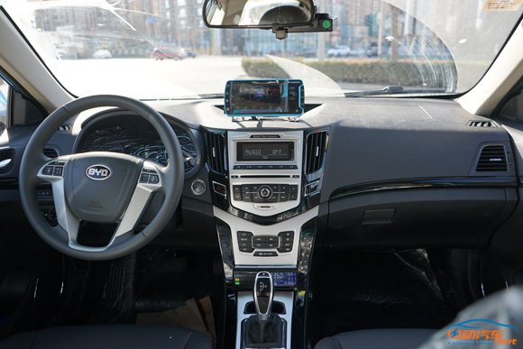 先睹为快比亚迪e5纯电动汽车全网首测