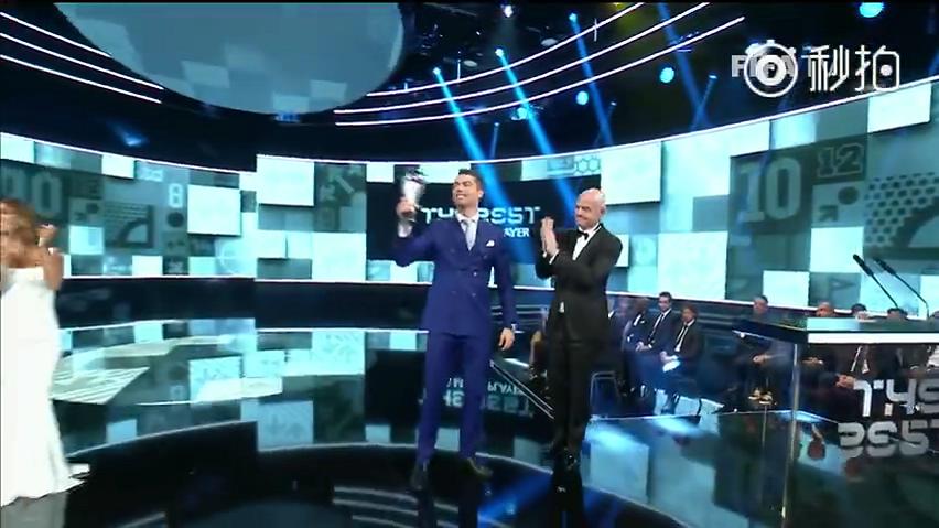 19年世界足球先生颁奖典礼采访c罗,c罗2016世界足球先生颁奖视频