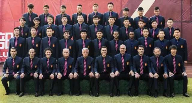 踢足球是真的帅,足球运动员帅气西装照