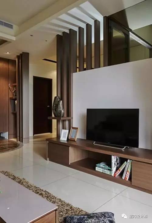 电视墙节省空间,电视墙太大用什么装饰一下