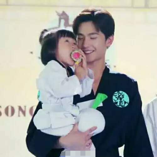 天生桃花眼!前有梁朝伟后有王俊凯,最绝是杨洋对猪的深情凝视~