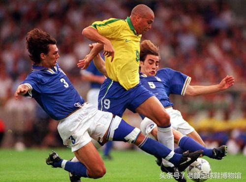 足球鞋阿迪和耐克谁更强,足球鞋耐克暗杀系列