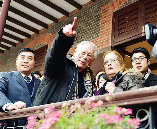 他全家性命危在旦夕，连续被50多个国家拒签，直到来中国总领馆