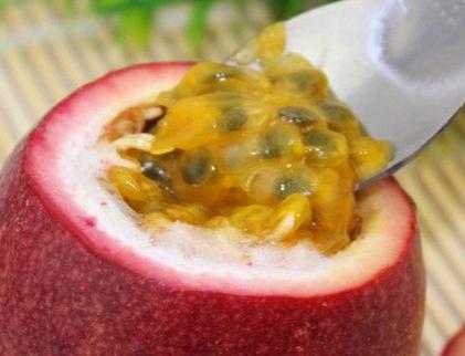 百香果冲水的正确吃法,黄金百香果的正确吃法