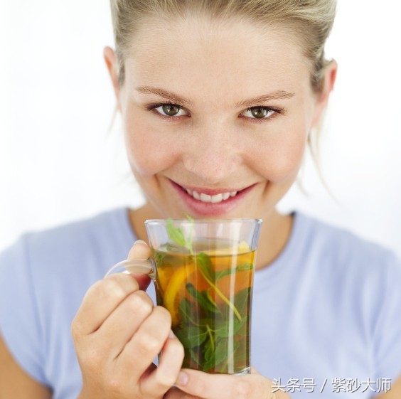 经常熬夜皮肤暗沉冒痘喝什么茶,男士喝酒抽烟熬夜喝什么茶好