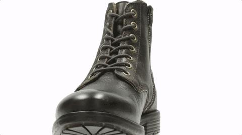 每个女人都应该拥有一双马丁靴,每个人都要有一双马丁靴