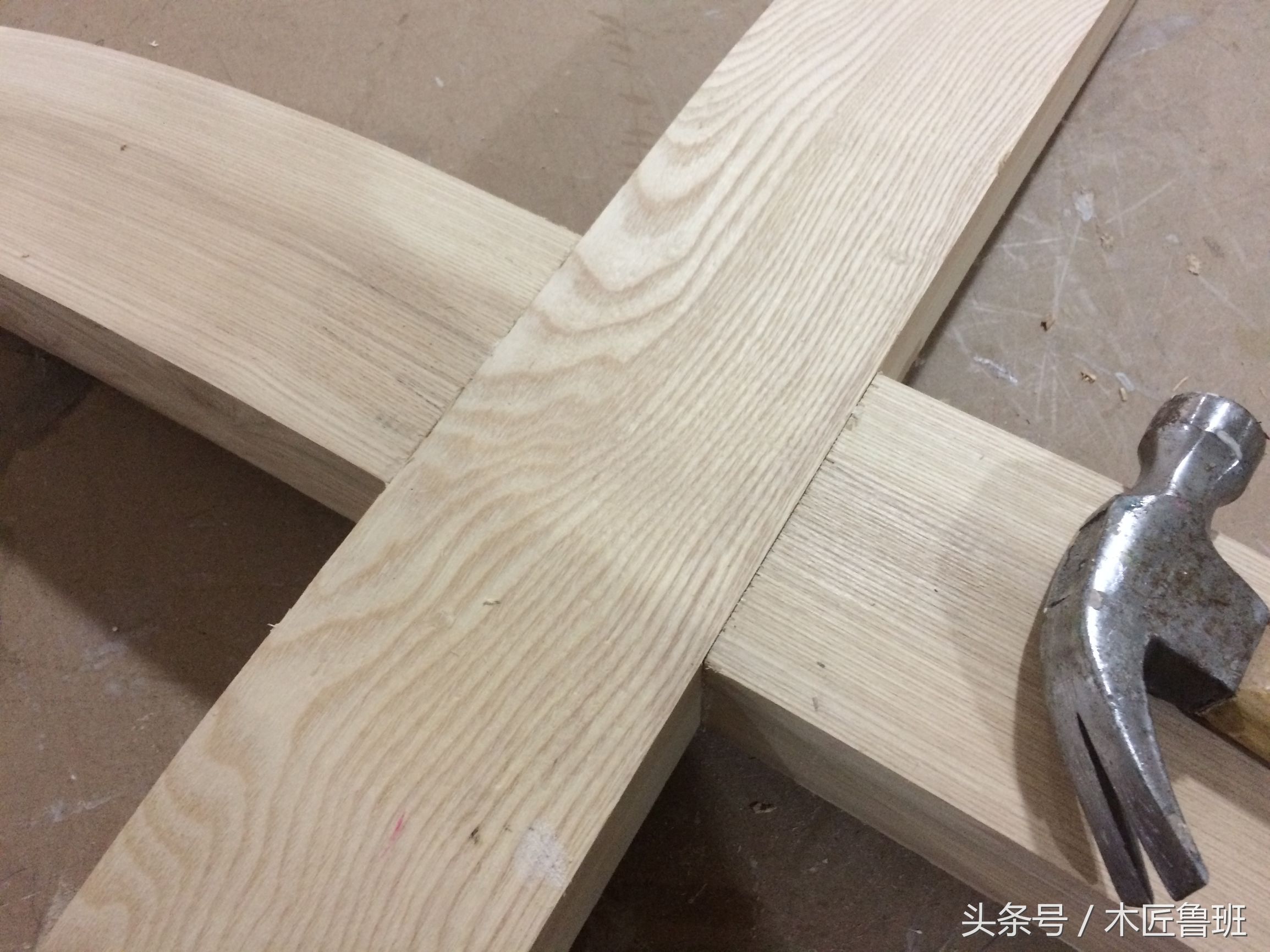 榫卯圆餐桌设计与构造图解,轻奢风格圆形实木餐桌效果图