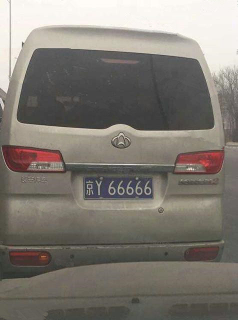 豪华劳斯莱斯级别的面包车,比劳斯莱斯还壕横的面包车