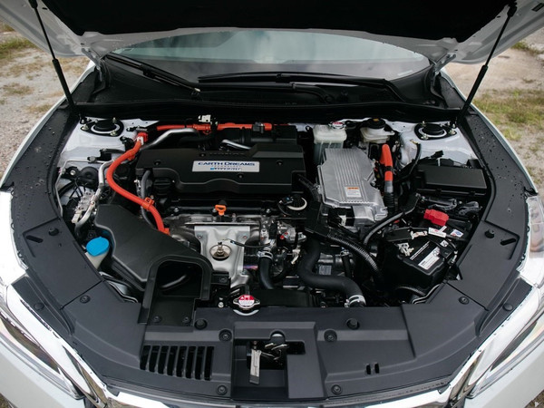 如何评价新一代雅阁的造型,老车欣赏翻新后的六代雅阁