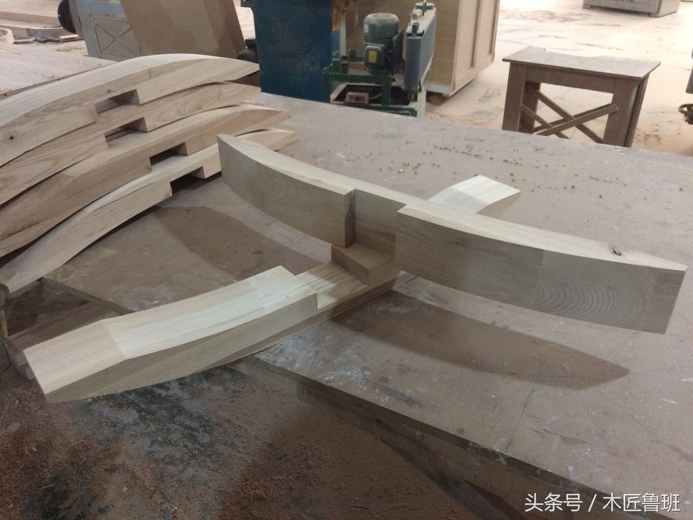 榫卯圆餐桌设计与构造图解,轻奢风格圆形实木餐桌效果图