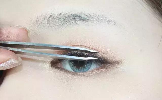 美妆博主在韩国美容手法全程教程,看美妆博主视频怎么才能学会