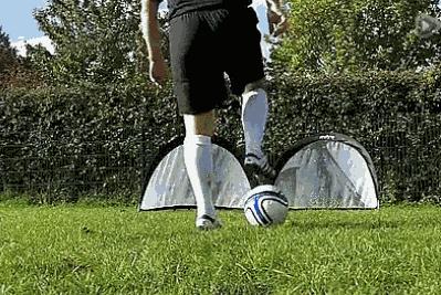 里瓦尔多踢球姿势为何幅度大,里瓦尔多三角过人