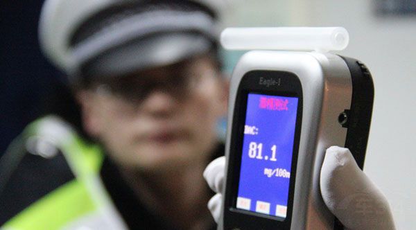 开车违章超过40分怎么办,新手开车违规超过了12分怎样处理