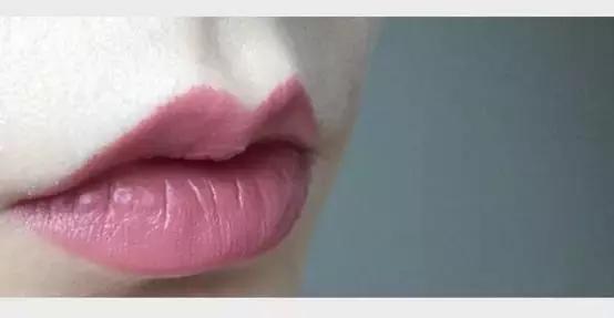 涂上口红整个人都有气色了,涂上这支口红永远嘴角上扬