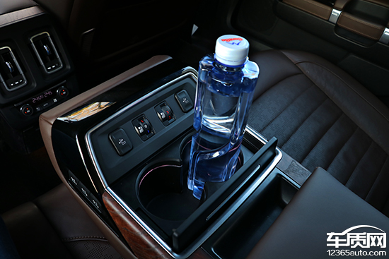 试驾新一代雪铁龙c6,2017年雪铁龙c6旗舰测评