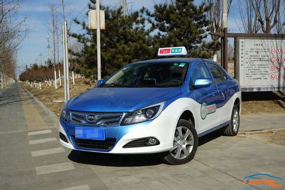 先睹为快比亚迪e5纯电动汽车全网首测