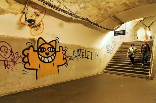 有一个街头艺术家把一只猫涂遍了巴黎，后来它遍布了全世界