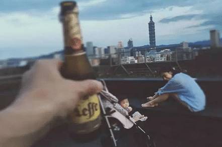 贾静雯小咘咘的照片 (贾静雯是不是给咘咘买的名牌衣服)