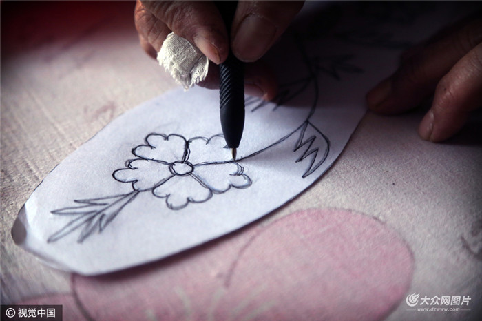 做绣花鞋垫全过程,做绣花鞋垫的全过程