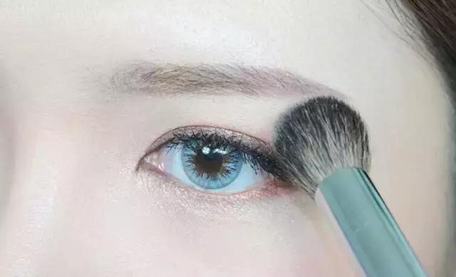 美妆博主在韩国美容手法全程教程,看美妆博主视频怎么才能学会