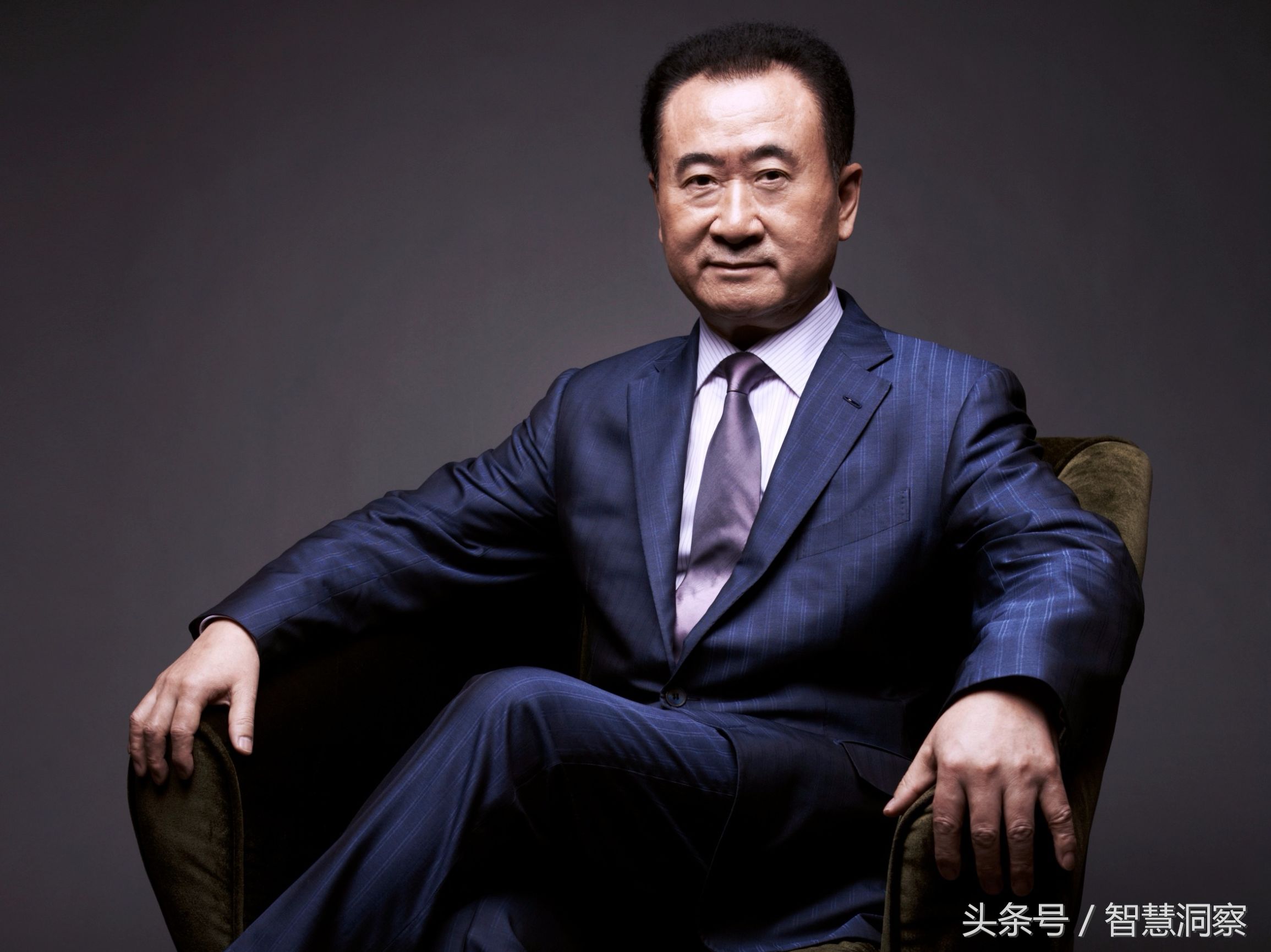 大学生向富豪要钱,王健林谈大学毕业创业