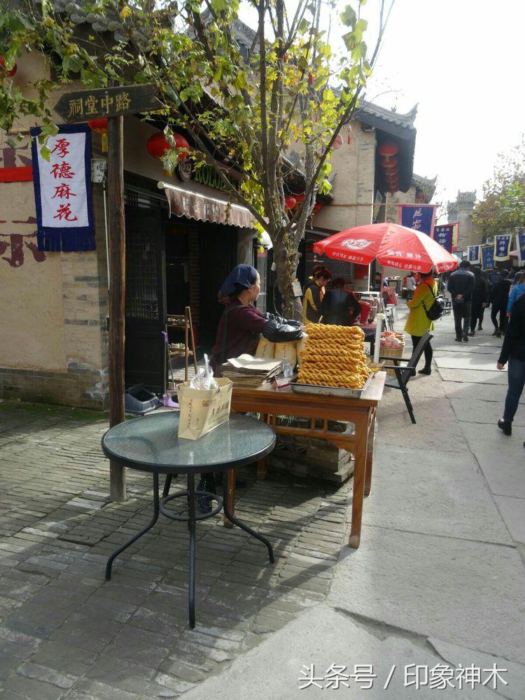 陕北俊俏女子勇闯袁家村大嘴吃四方