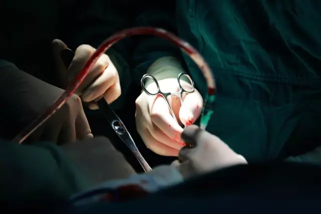 镜头见证生命重启之旅，纪录医者仁心，许昌外科医生的新年故事