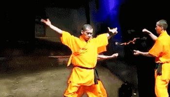 打针的搞笑动图,医生打针图片搞笑