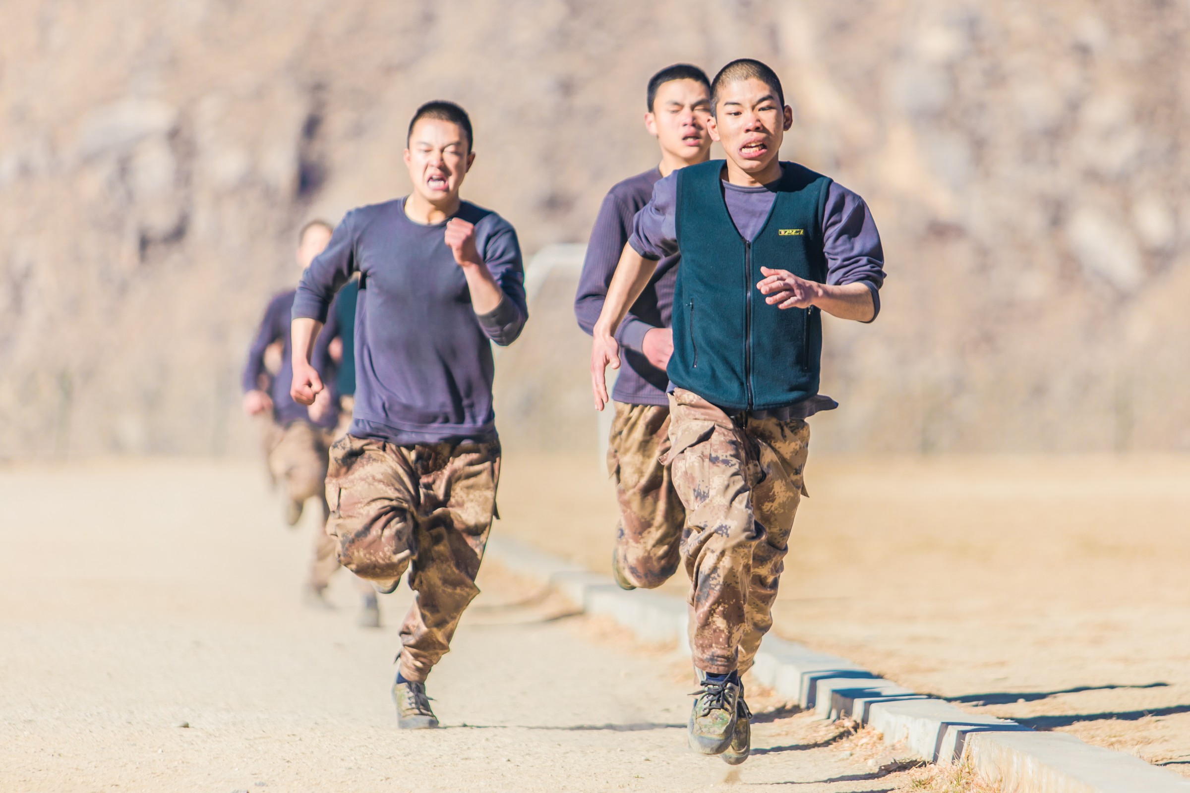 阿里边防军人感人完整视频,边防战士的感人事迹简短80字