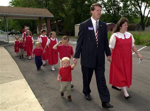 美国生两个孩子有什么福利,美国二十五年生十九个孩子