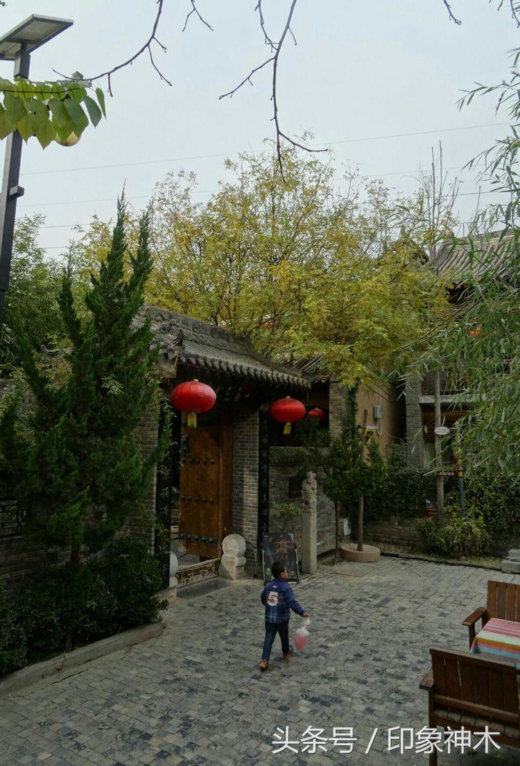 陕北俊俏女子勇闯袁家村大嘴吃四方