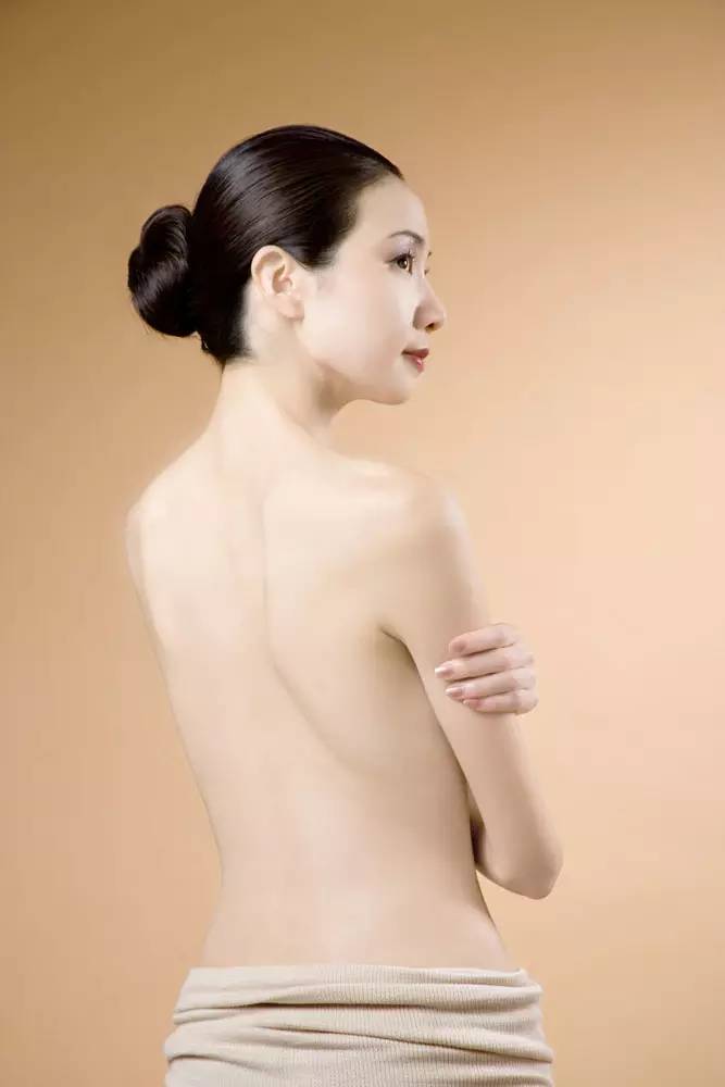 瘦背美肩手法,每天必练8个动作美背