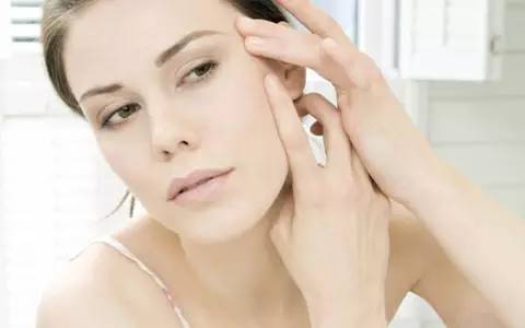 Madam问答室丨伊思和茱莉蔻，肩宽穿衣，显白口红，学生*党**粉底，高三*党**长痘