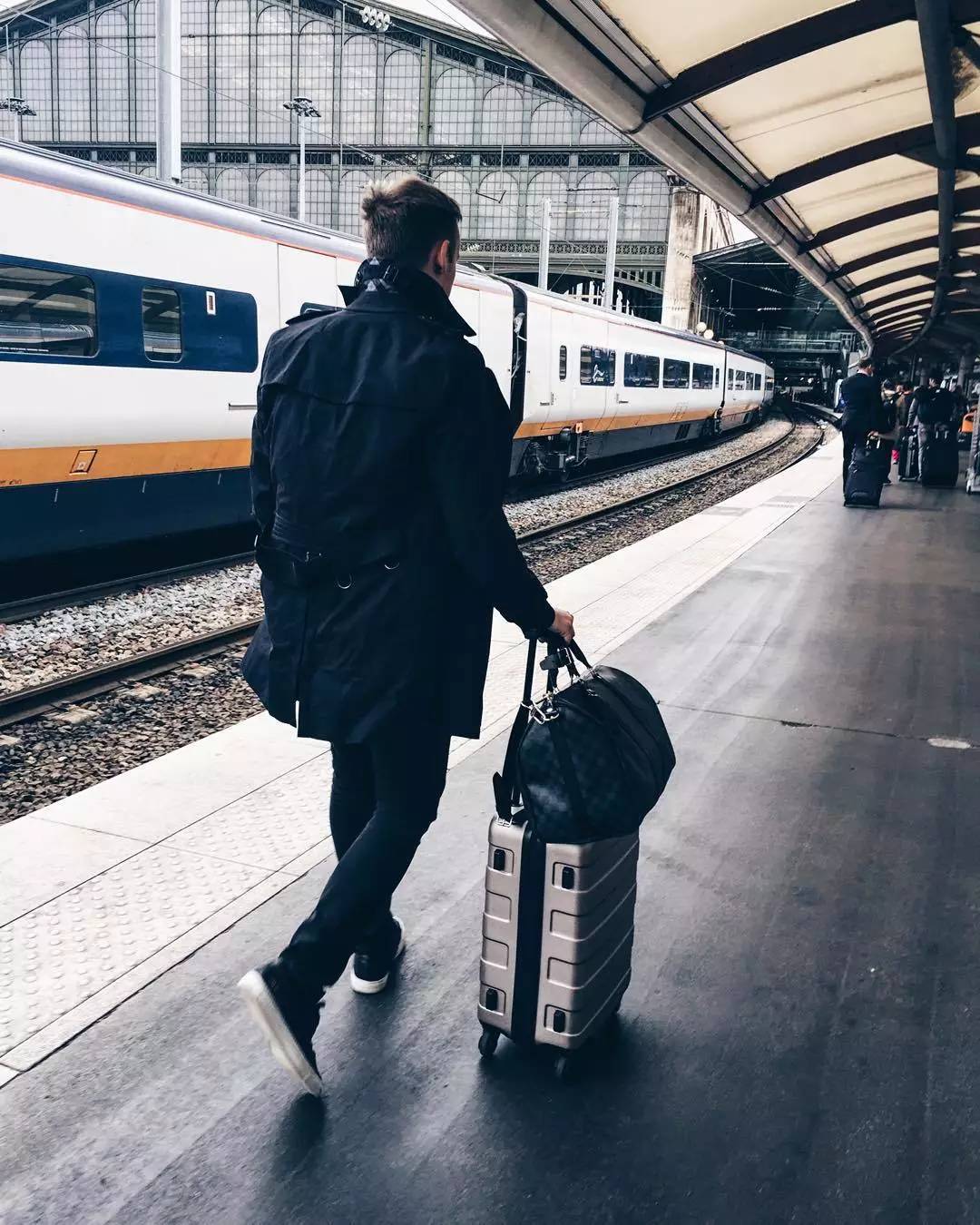 旅行时不累的行李箱,去旅行的前一天晚上整理行李箱