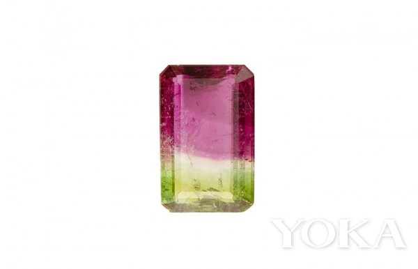 春节的甜蜜抢先尝将水果硬糖戴在身上