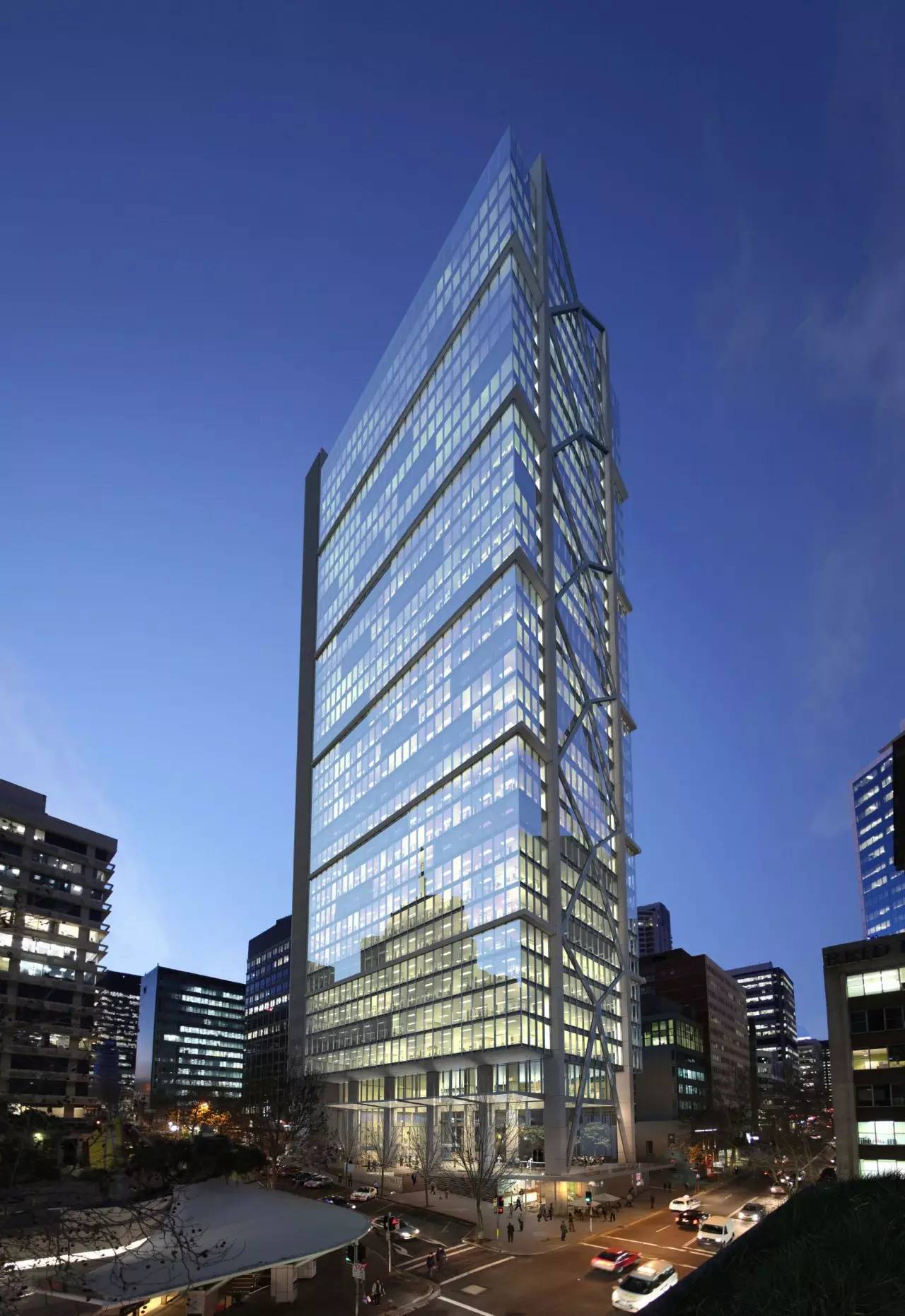 摩天大楼的浪漫 (浪漫的摩天大楼)