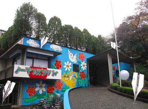 有一个街头艺术家把一只猫涂遍了巴黎，后来它遍布了全世界