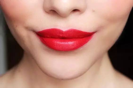 大红唇特别显老,大红唇真的很考验气质