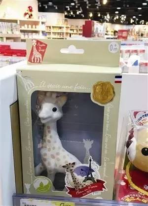 「警惕」这款妈妈超爱的磨牙胶剪开后竟是黑色的!你还敢让孩子放嘴里咬吗?