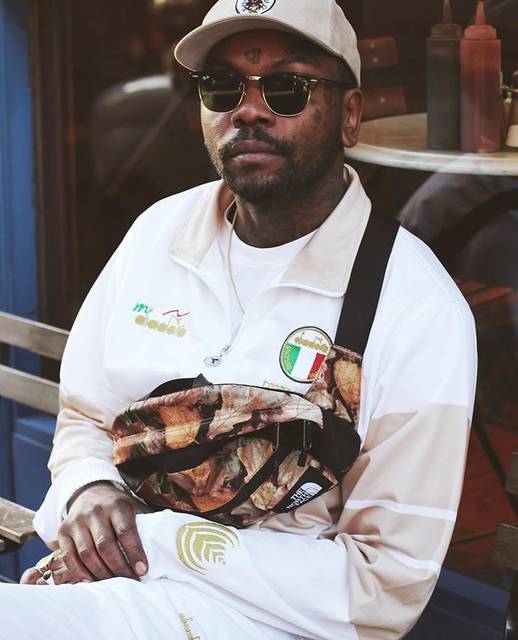 supreme和lv联名的世纪双肩包,supreme和lv联名红色手拿包