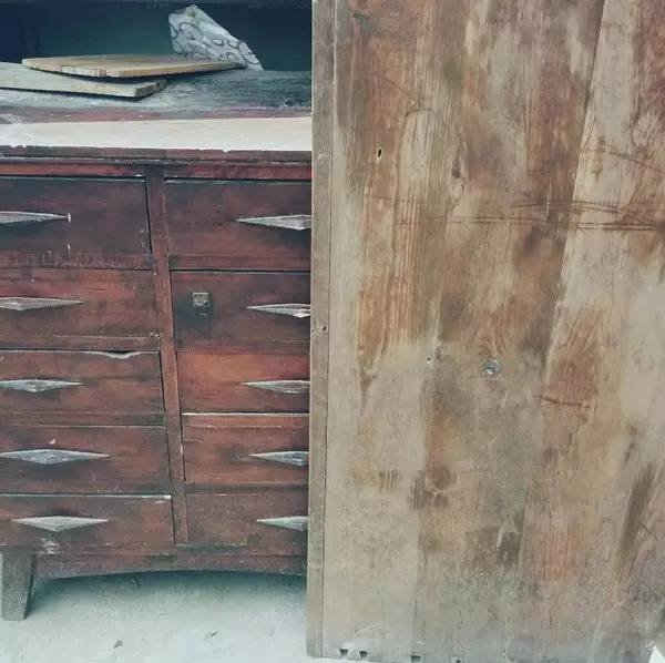 无底线提升千元出租屋品味，看90后美少年怎样活出无数人向往的样子……