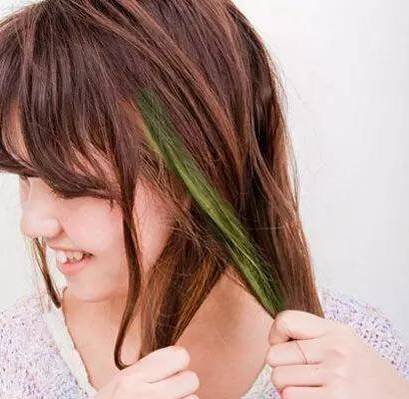 鱼尾辫教程慢动作中长发,鱼尾辫半披发