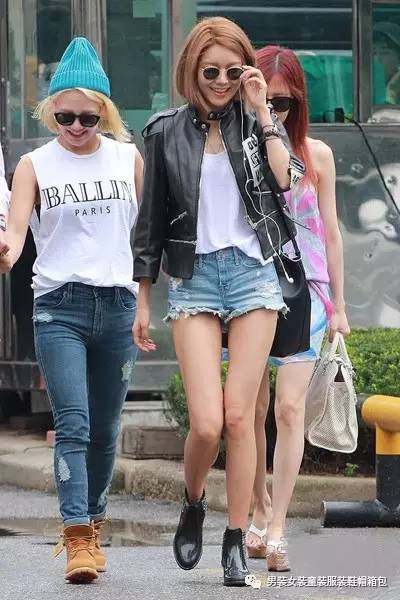 春秋女装短外套风格搭配什么裤子,外套春秋女款怎么穿搭好看