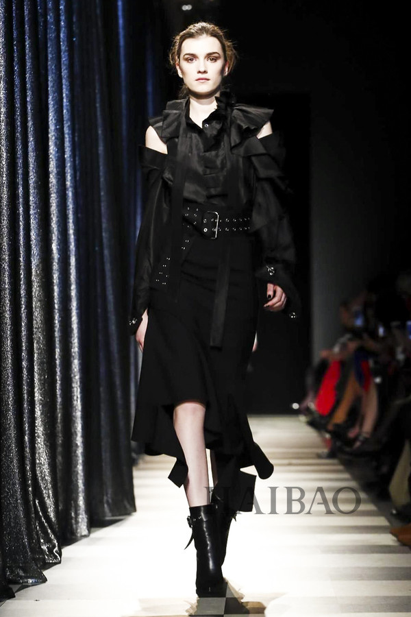 浪漫与柔媚的无限延伸！Monse2017秋冬女装秀，海报网带你亲临2017秋冬纽约时装周