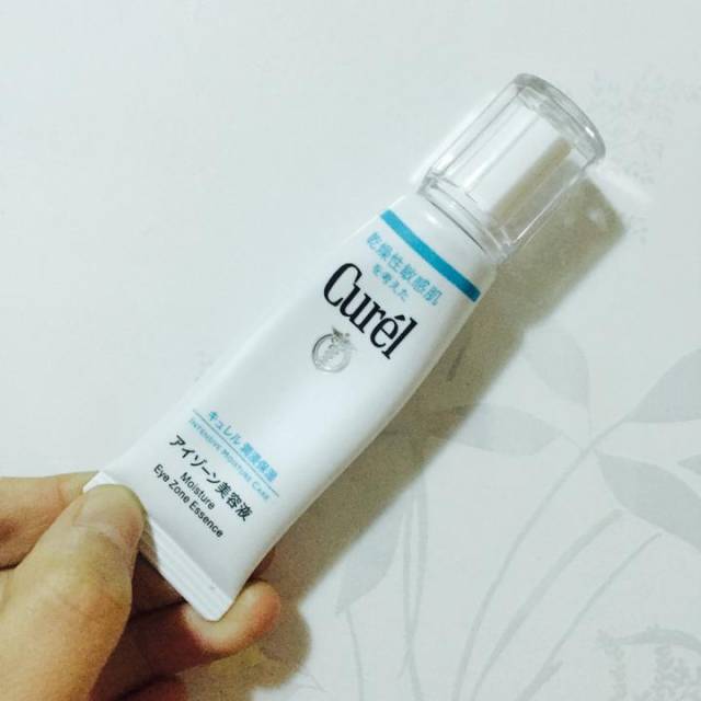 年轻肌肤适合的眼霜,眼霜年轻女生