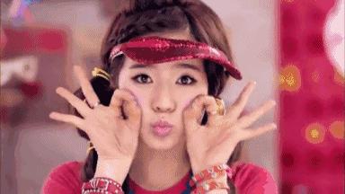 年轻肌肤适合的眼霜,眼霜年轻女生