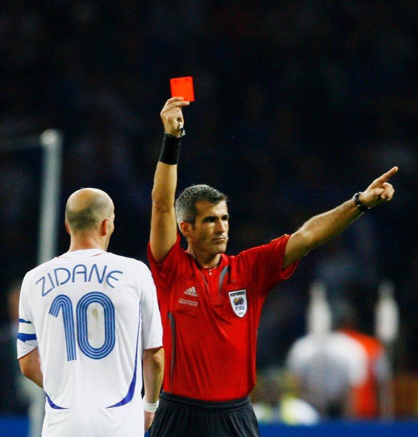 关于足球的一些规则和基本常识,足球规则违规与处罚