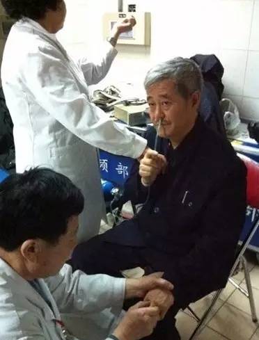 妈呀，我可能看了假的春晚