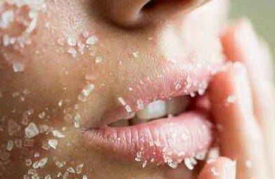 不定期去脸部角质,不按时去角质就来不及了